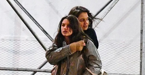 news Suri Cruise celebrates mom’s 45th birthday – splitting image of Katie Holmes